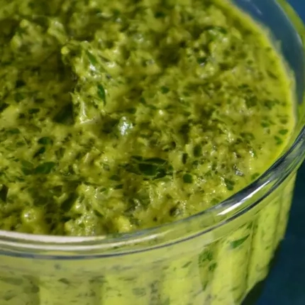 صلصة البيستو  ذات الطعم الغني و الفريد