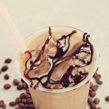 وصفة آيس كوفي مثل المحلات: لذة القهوة المثلجة في المنزل